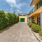A Big Beautiful House Near Santa Cruz Apartment *