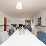 Apartament A Big Beautiful House Near Santa Cruz