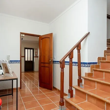 A Big Beautiful House Near Santa Cruz A dos Cunhados