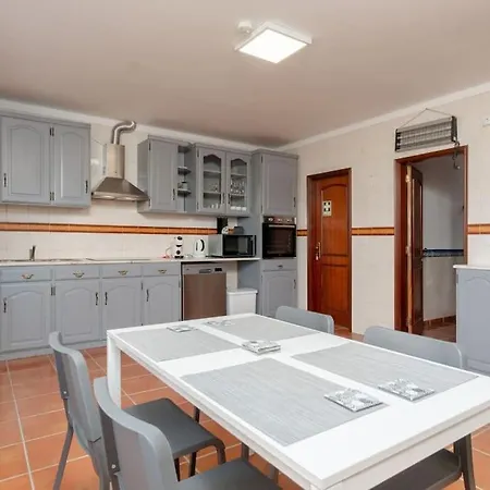 Appartamento A Big Beautiful House Near Santa Cruz A dos Cunhados