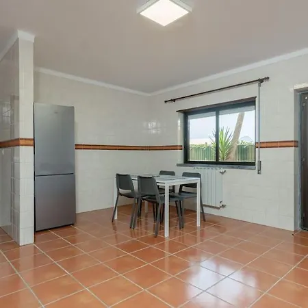 Διαμέρισμα A Big Beautiful House Near Santa Cruz A dos Cunhados