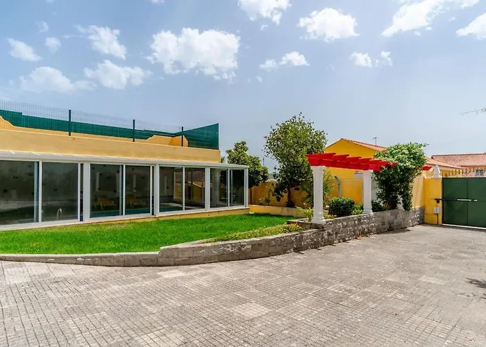 A Big Beautiful House Near Santa Cruz A dos Cunhados